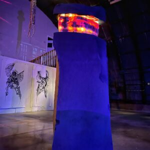 greeter-monumental-lamp-post